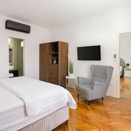 Elena Apartment